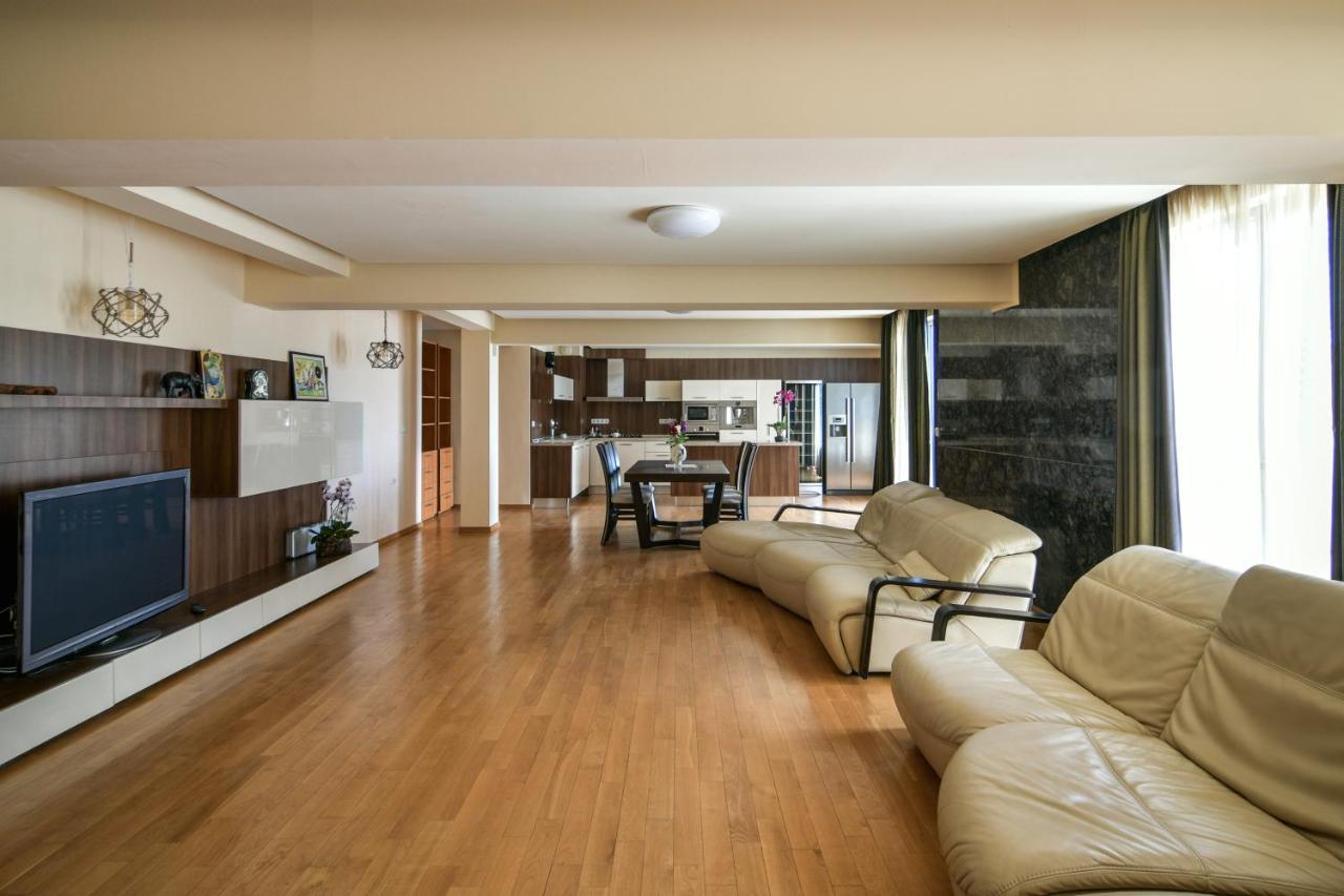 Central Flat With Monster Living Room Varna Dış mekan fotoğraf