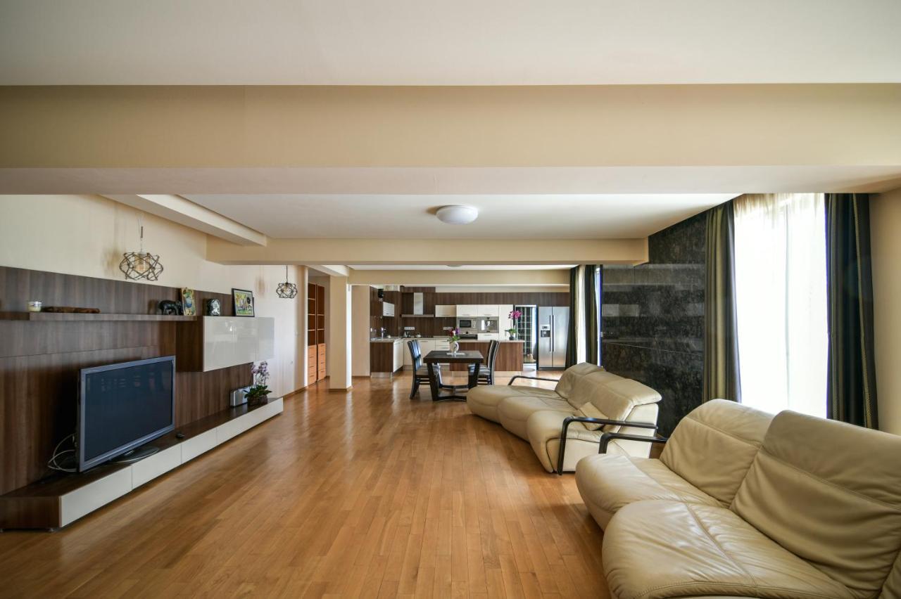 Central Flat With Monster Living Room Varna Dış mekan fotoğraf