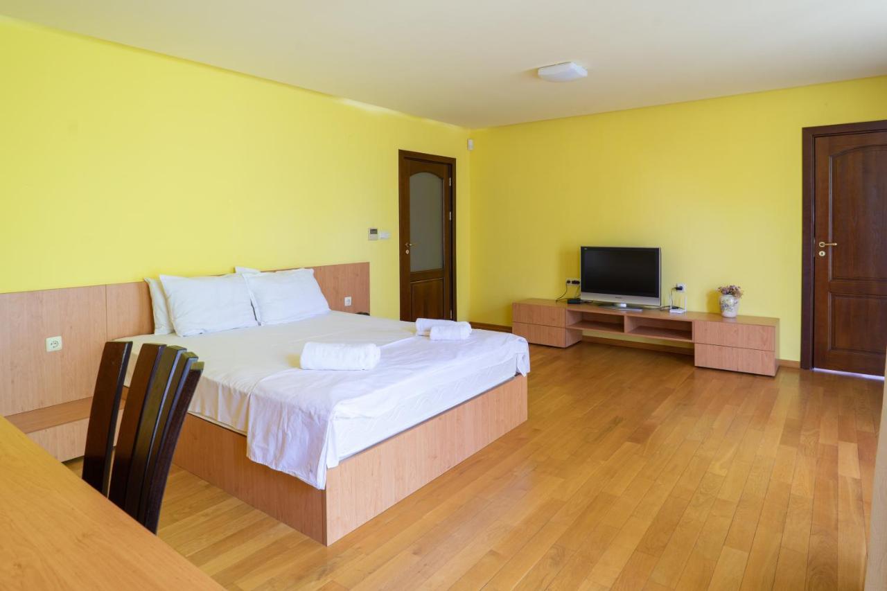 Central Flat With Monster Living Room Varna Dış mekan fotoğraf